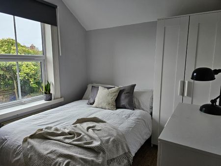 4 bedroom semi-detached house to rent - Photo 3