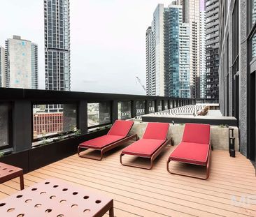 Elevated Living in the Heart of Southbank - Photo 5
