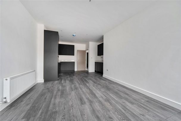 The Broadway, AL1, Hertfordshire - Photo 1