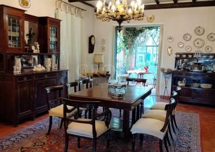 Ardeatina-Divino Amore: Quiet, charming rustic villa, big and well-curated garden, 3 beds, 1 study, 3 baths, living room, kitchen, with terraces , AC and parking space. Ref 2322