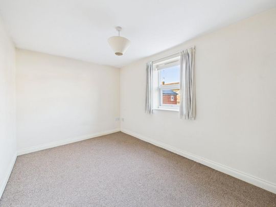 2 bedroom end of terrace house to rent - Photo 1