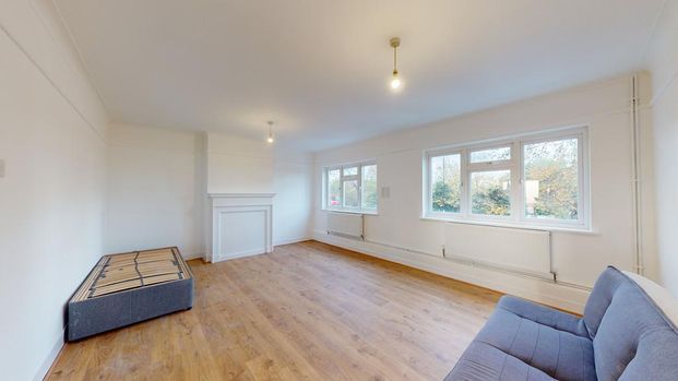 3 bedroom flat to rent - Photo 1