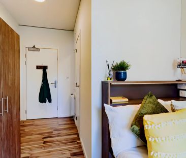 4 Bed Apartment - Photo 2