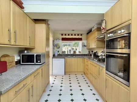 3 bedroom bungalow to rent - Photo 4