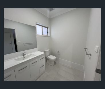 FOUR BEDROOM FAMILY HOME - GREAT LOCATION - Photo 1