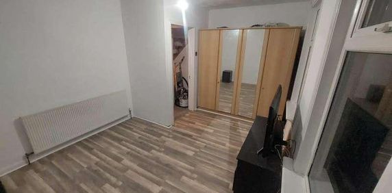 Clacton Road, London, E17 - Photo 2