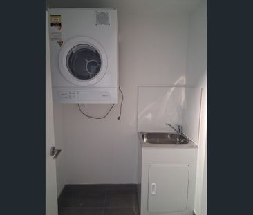 Brand new spacious 4 bedroom Townhouse with 3.5 bath - Photo 4