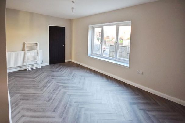 3 bedroom semi-detached house to rent - Photo 1