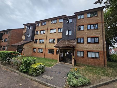 2 Bed Flat, St. Christophers Gardens, CR7 - Photo 3