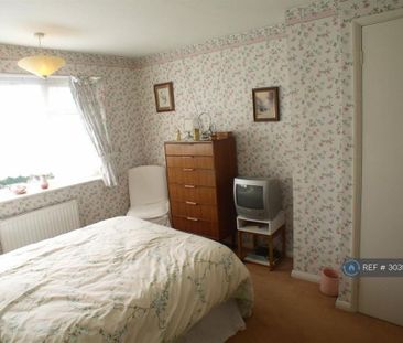 3 bedroom semi-detached house to rent - Photo 4