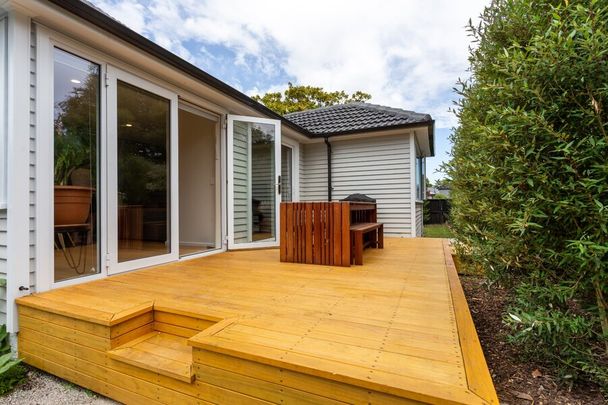 Beautifully Renovated 3-Bedroom Home in a Prime Christchurch Location! - Photo 1