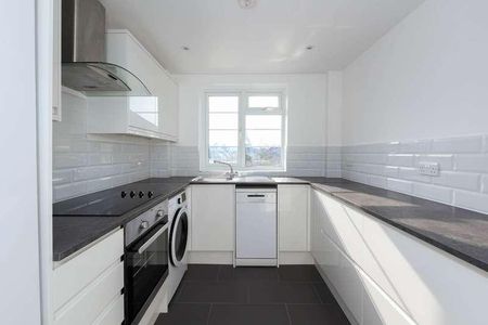Lancaster Court, SM7 - Photo 2