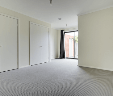 Modern unit, close to everything! - Photo 5