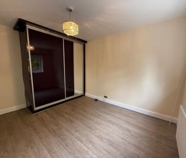 2 bedroom semi-detached house to rent - Photo 4