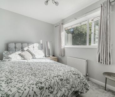 The Close, College Town, Sandhurst, Berkshire, GU47 - Photo 4