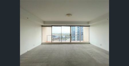 Sunny and Spacious Two Bedroom Apartment - Photo 4