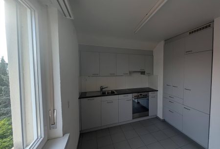 Charmante Dachwohnung mit Cheminée und verglastem Balkon - Foto 2