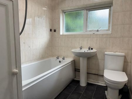 2 bedroom semi-detached house to rent - Photo 4