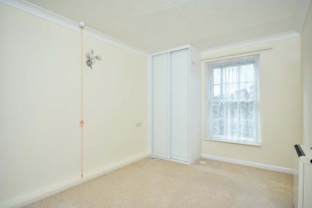 1 bedroom retirement property to rent - Photo 4