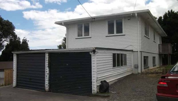 LARGE FAMILY HOME - Photo 1