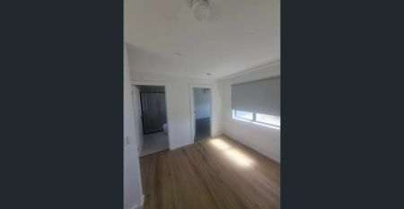 Sparkling 2 bedroom townhouse - Photo 4