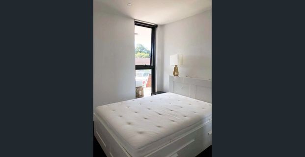 Furnished 2 Bed Stylish Modern Apartment - Photo 1