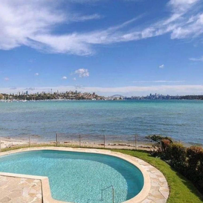 Great apartment in prime location with water views - Photo 1