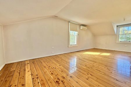 Magnificent 2 story, 4 bedroom home close to the CBD - Photo 5