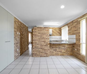 Cute and convenient location - Photo 3