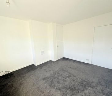 2 bedroom end of terrace house to rent - Photo 5