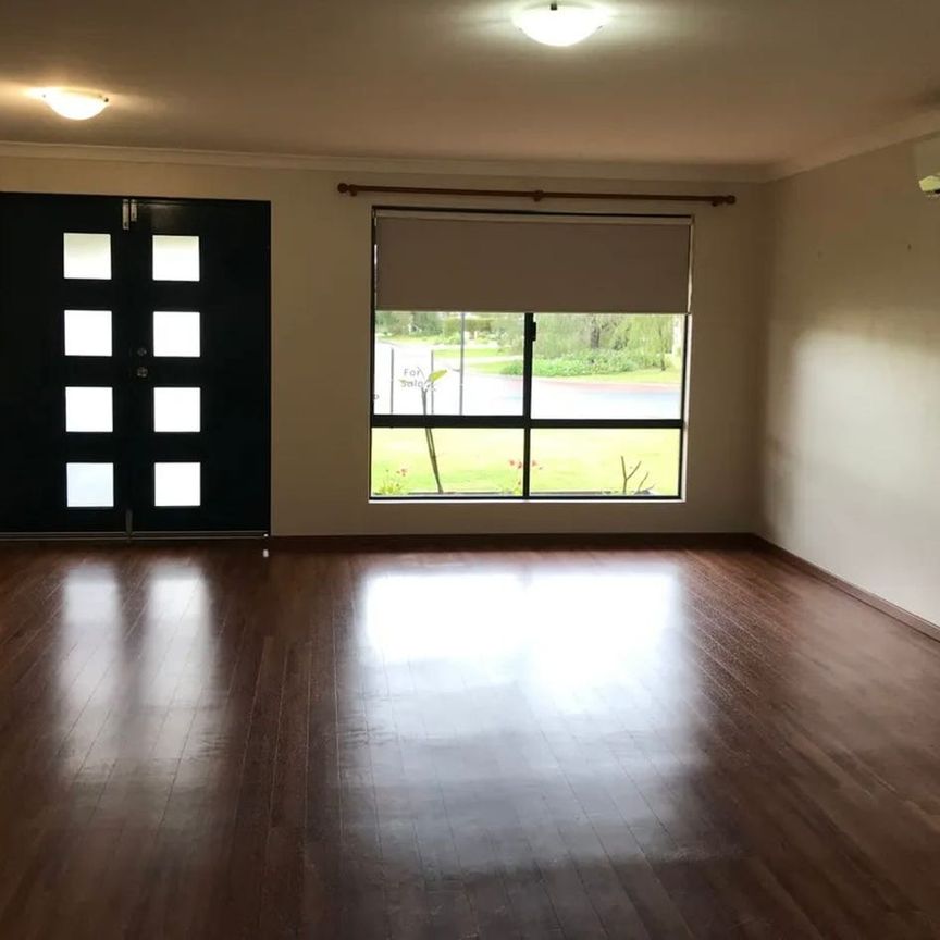 Lovely Family Home in Broadwater Available Mid April - Photo 1