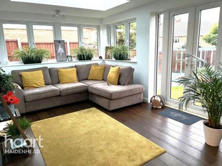 3 bedroom semi-detached house to rent - Photo 5