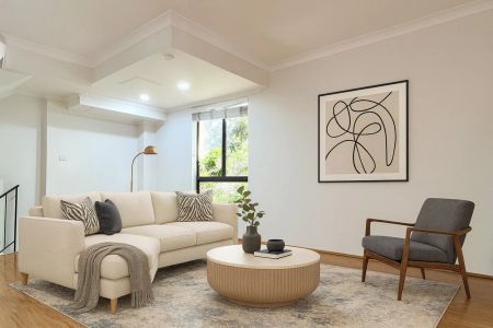 Well Appointed Townhouse - Photo 3