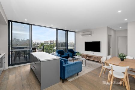 FULLY FURNISHED APARTMENT WITH UNBEATABLE TERRACE VIEWS! - Photo 3