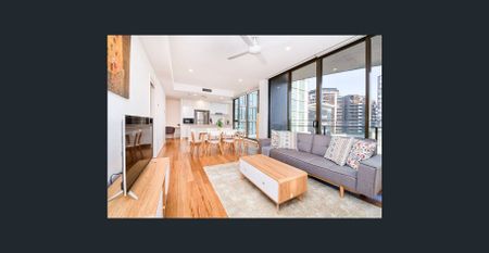 Modern stylish 2 bedrooms 2bathrooms apartment situated in Newstead - Photo 3