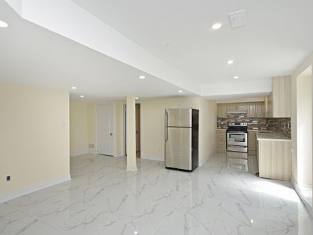 For Lease - 110 Banbridge Crescent Unit# Lower, Brampton, Ontario - Photo 2