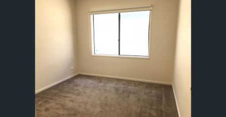 4 bedroom, plus study - GREAT location - Photo 4