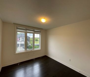 For Lease - 2 Festival Court, East Gwillimbury, Ontario - Photo 3