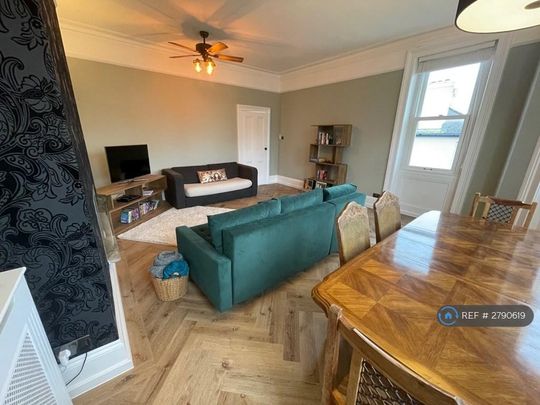 2 bedroom flat to rent - Photo 1