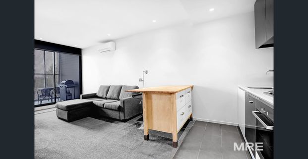 Modern comfort meets city convenience - fully furnished - Photo 1