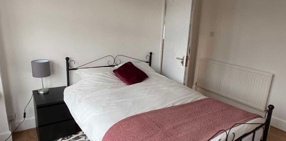 Woodcote Road Room 4 - Photo 2