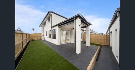 Stylish New Corner Block Home - Photo 3