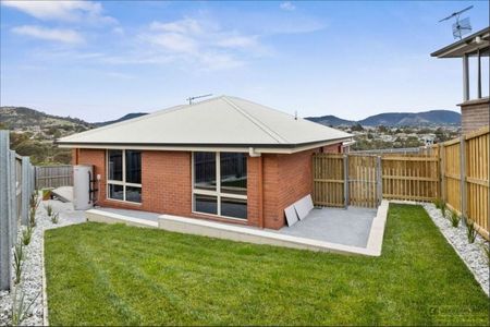 BRAND NEW THREE BEDROOM HOME - Photo 4