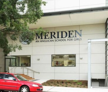 Modern two-bedroom apartment with private entry - Photo 1