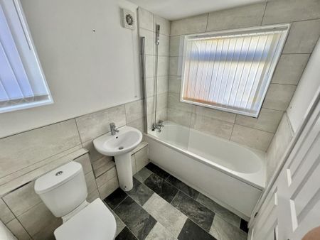 3 bedroom terraced house to rent - Photo 5