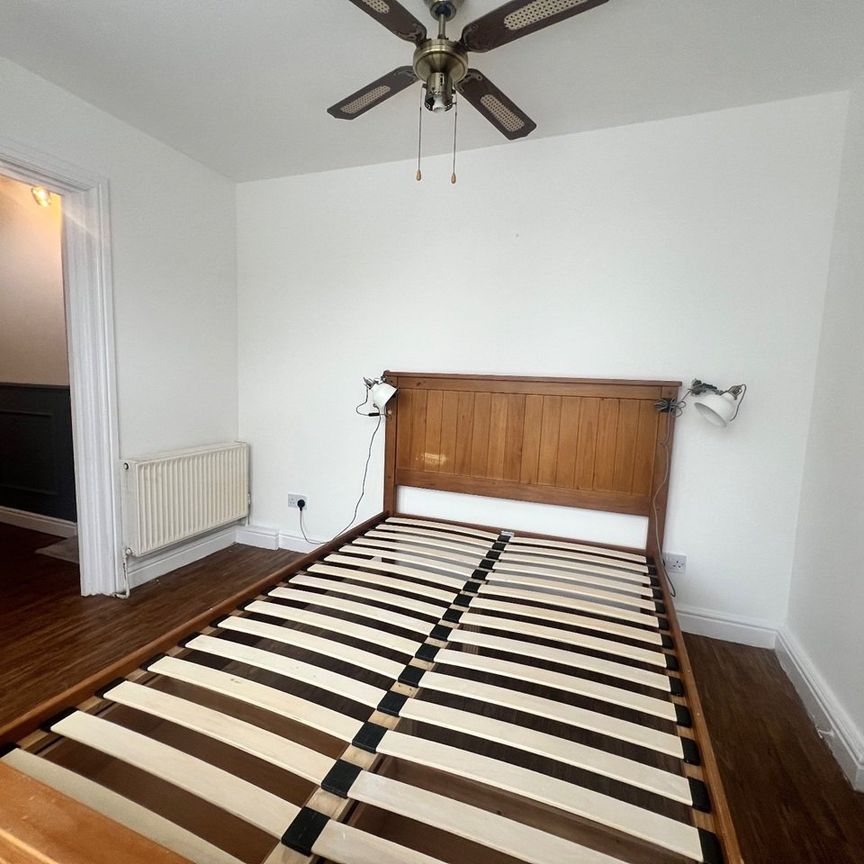 2 Bed Flat, Woodhouse Hill Road, LS10 - Photo 1