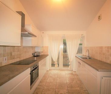 3 bedroom semi-detached house to rent - Photo 3