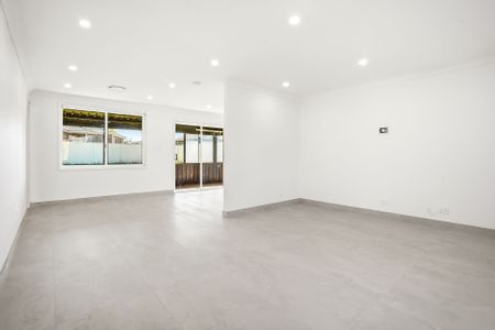 Beautifully Renovated Four Bedroom Family Home - Photo 4