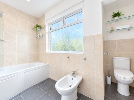 London Road, Ashford, Surrey,TW15 - Photo 5