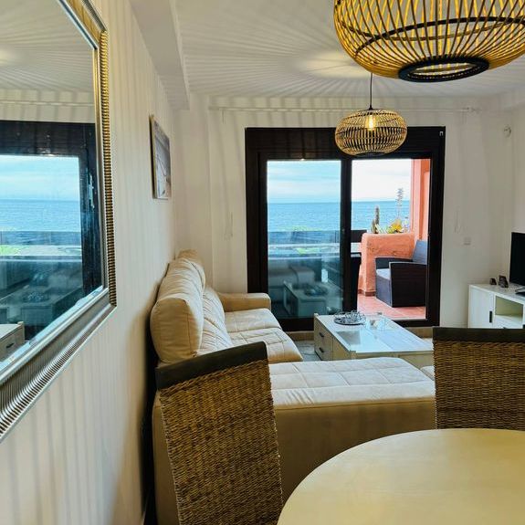 3 room luxury penthouse for rent in Estepona, Andalusia - Photo 1